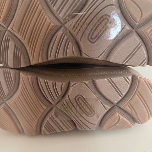 Manitobah boot - size 7 - chestnut - Picture 6 of 9